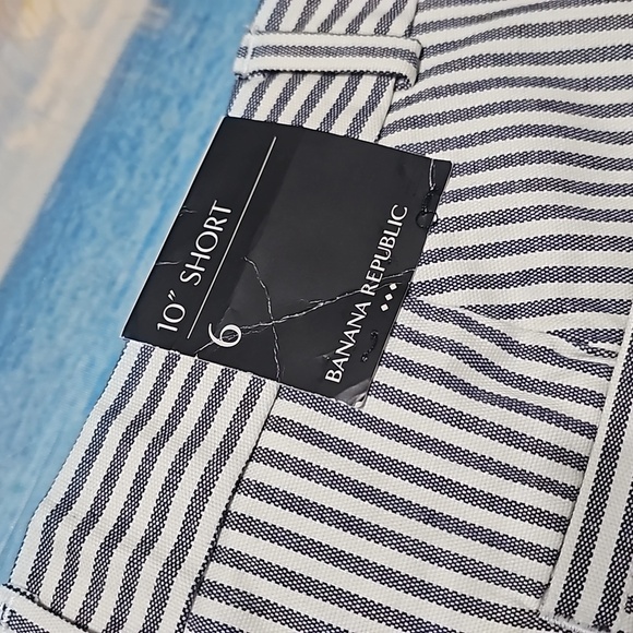 Banana Republic Pinstripe Shorts Size 6 NWT - Picture 5 of 5